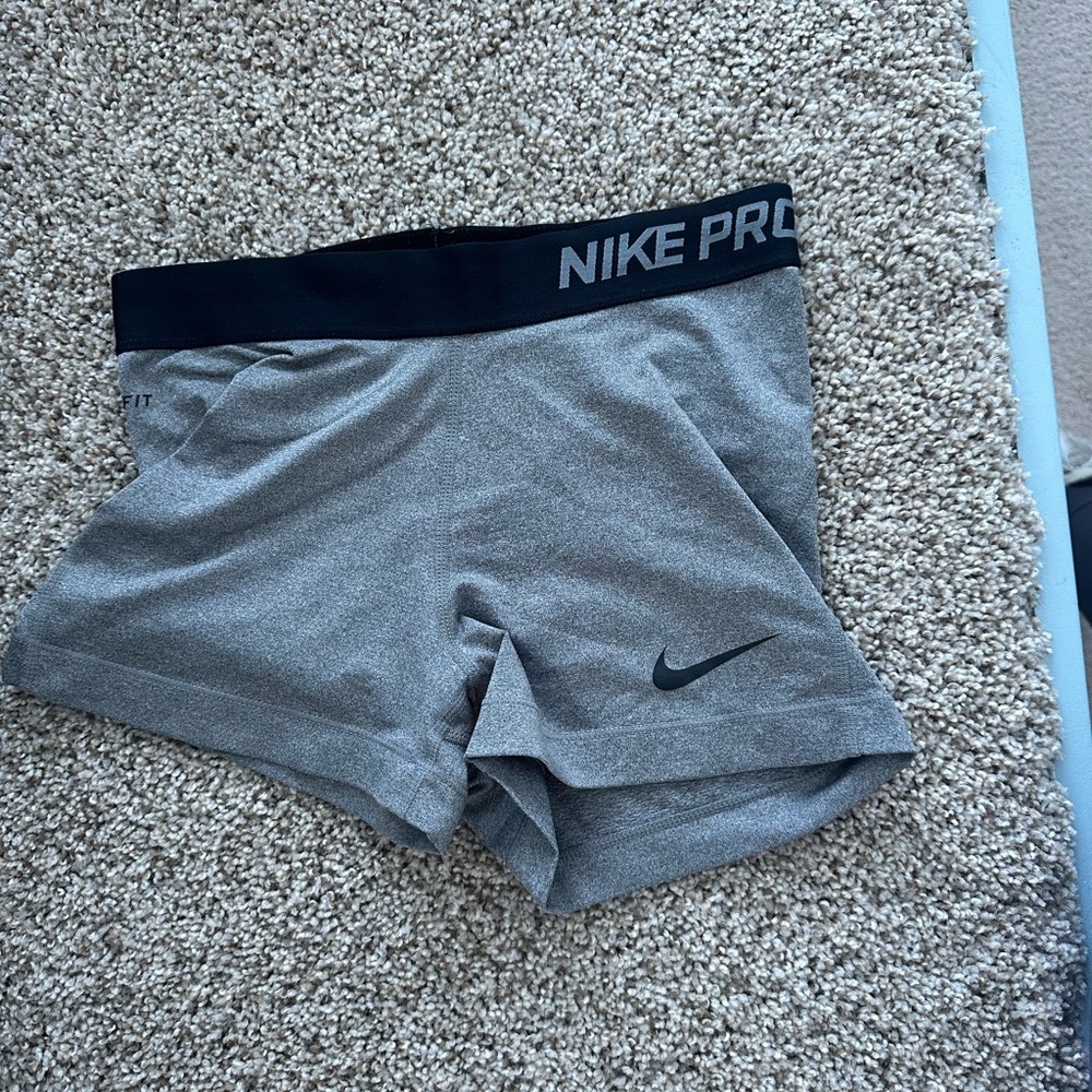 Gray Nike pro spandex